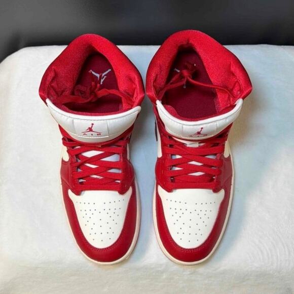 Air Jordan 1 Mid “Valentine’s Day 2025” – HJ9337-106 | 10M/11.5W main image 8